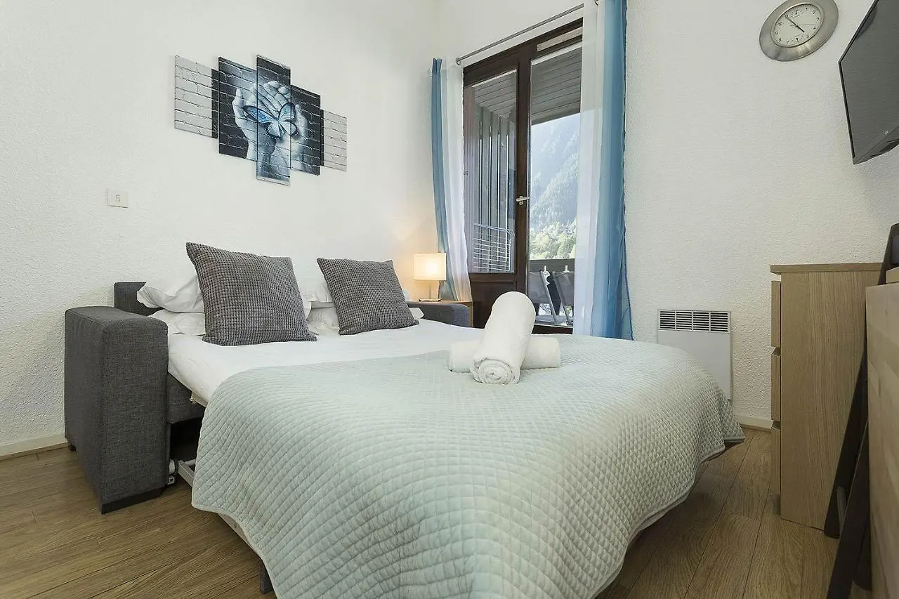 Apartment Forclaz 4B - Alpes Travel - Central Chamonix - Sleeps 4